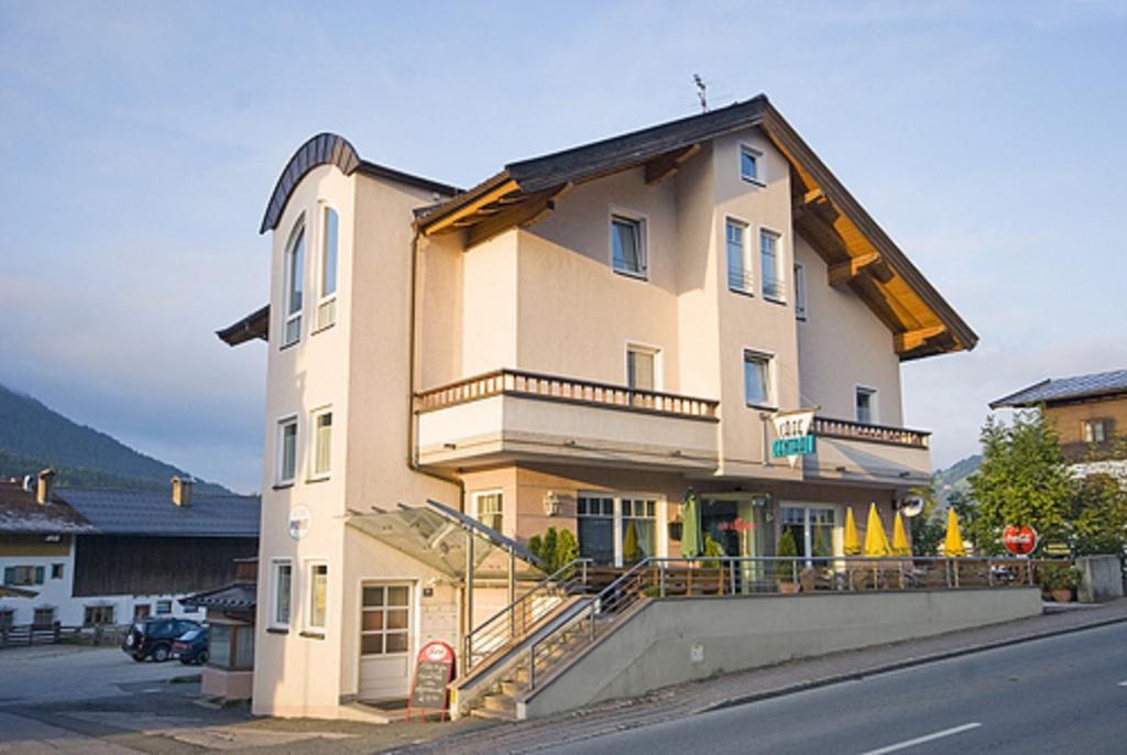 Apartmenthaus Brixen & Haus Central Бриксен-им-Тале Экстерьер фото